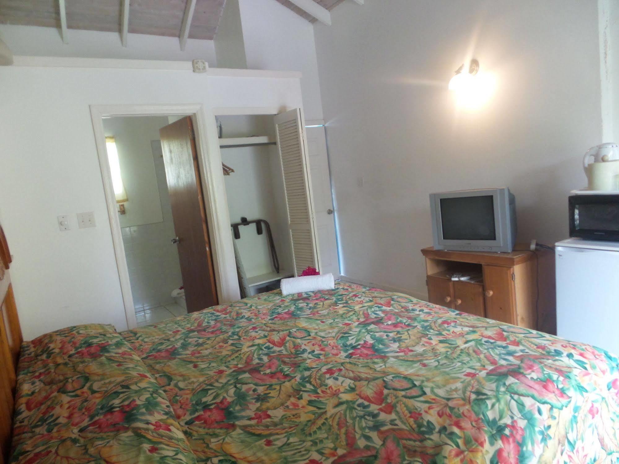 Anchorage Inn Dickenson Bay Buitenkant foto