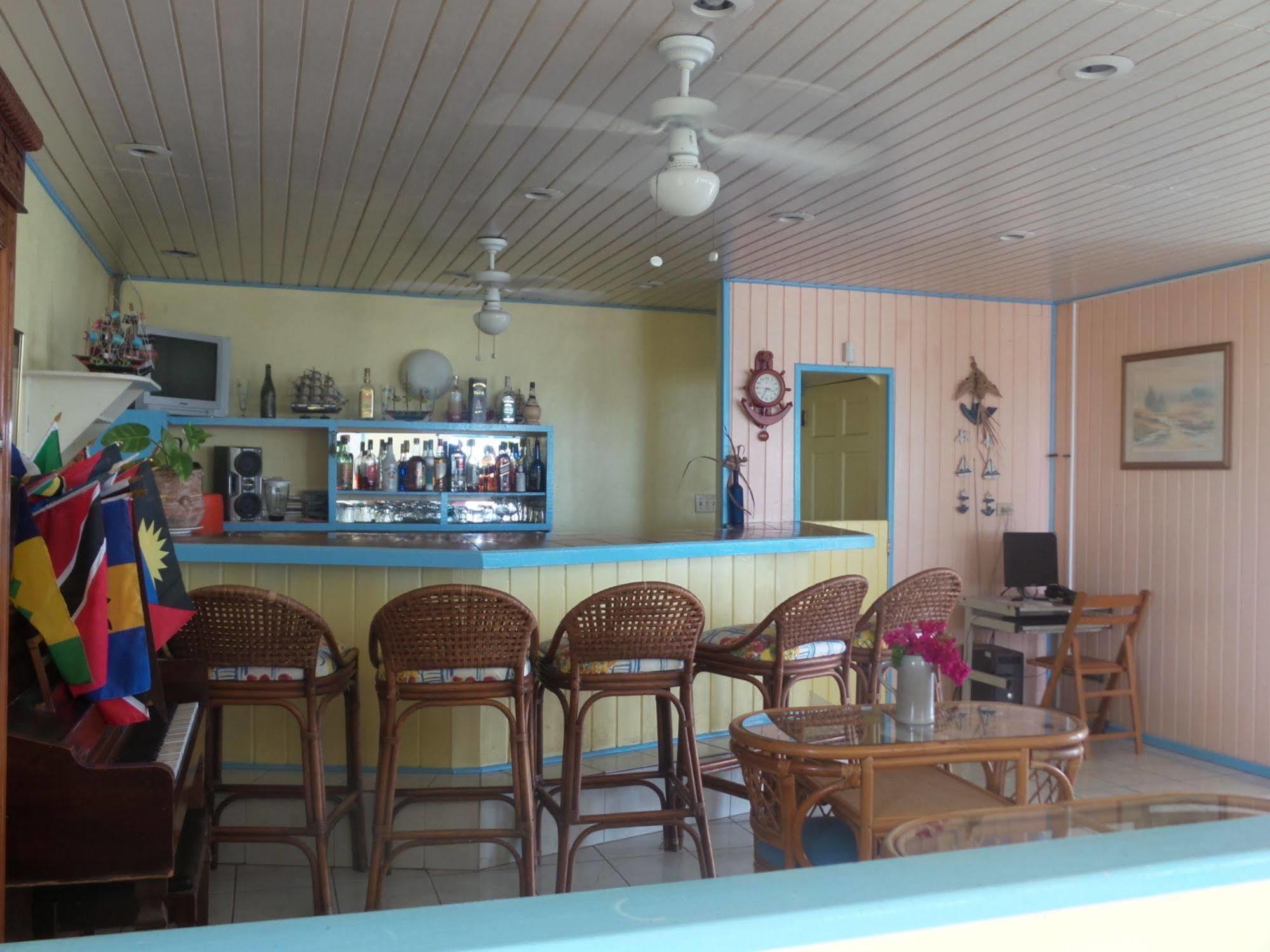Anchorage Inn Dickenson Bay Buitenkant foto