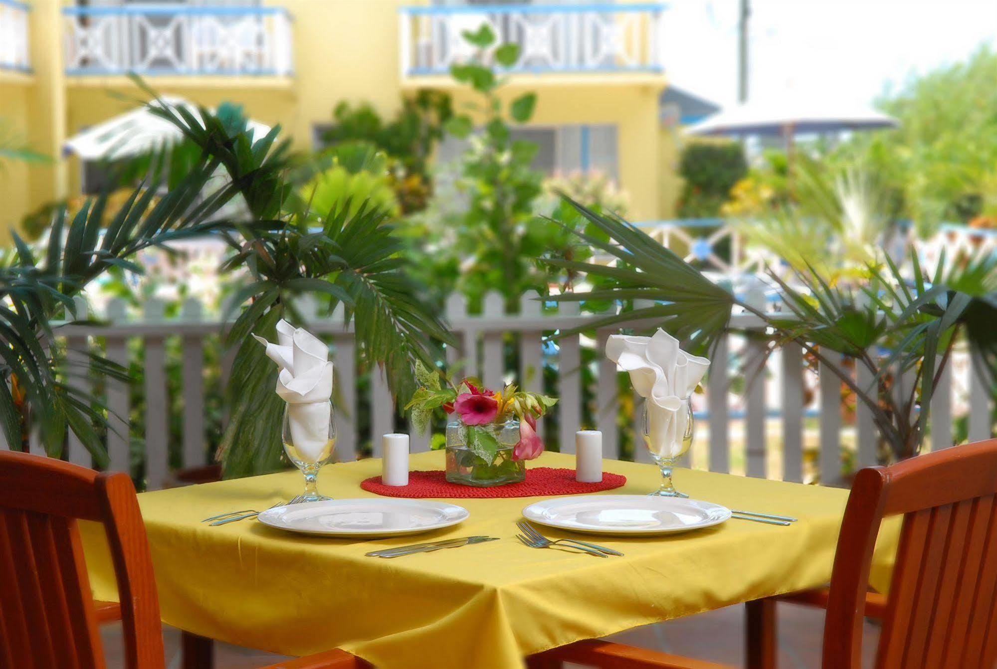 Anchorage Inn Dickenson Bay Buitenkant foto